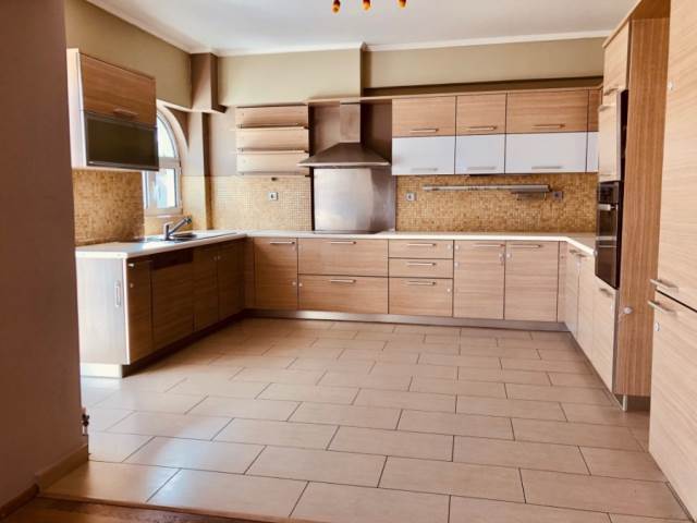 (For Sale) Residential Floor Apartment || Athens North/Marousi - 110 Sq.m, 2 Bedrooms, 365.000€ 